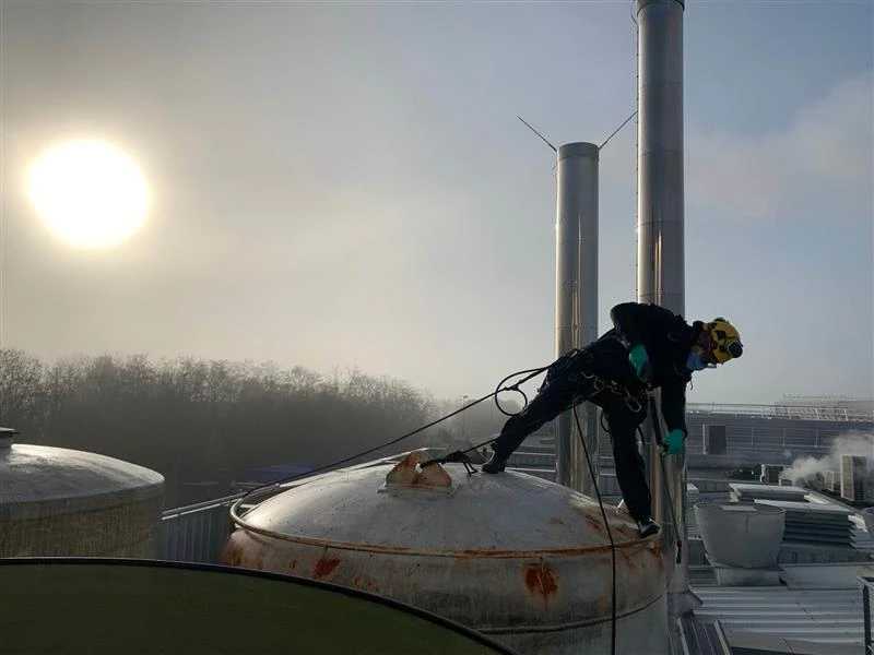 Nettoyage et remise en peinture d’un silo industriel